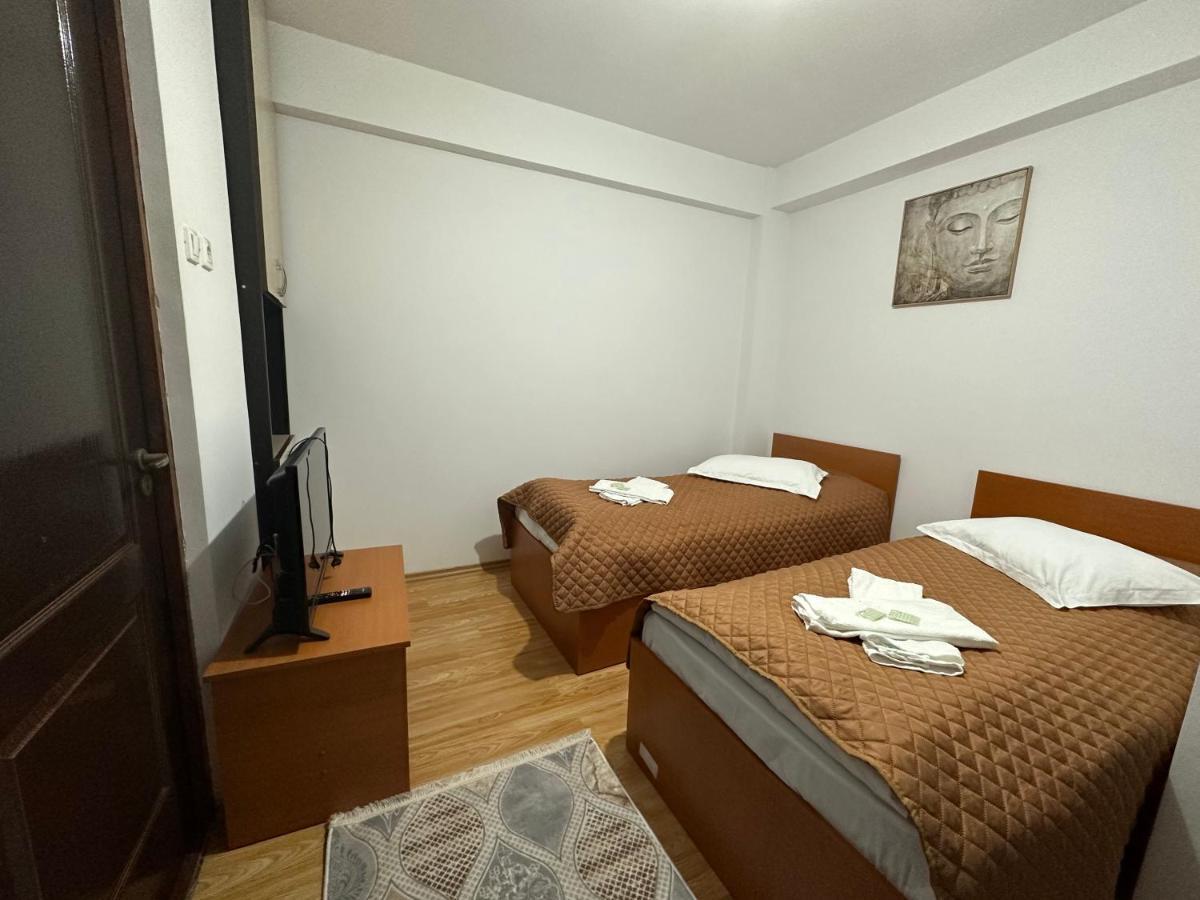 Casa Rustic Cazare بيتستِ المظهر الخارجي الصورة