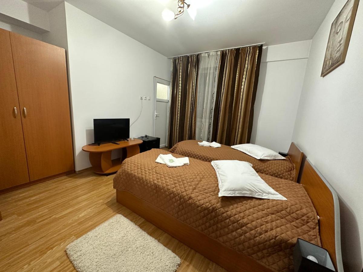Casa Rustic Cazare بيتستِ المظهر الخارجي الصورة