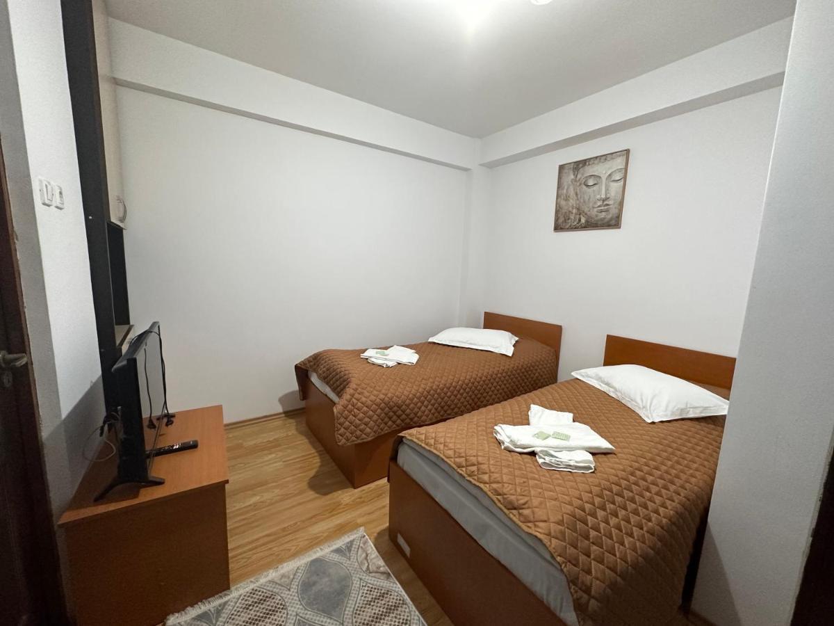 Casa Rustic Cazare بيتستِ المظهر الخارجي الصورة
