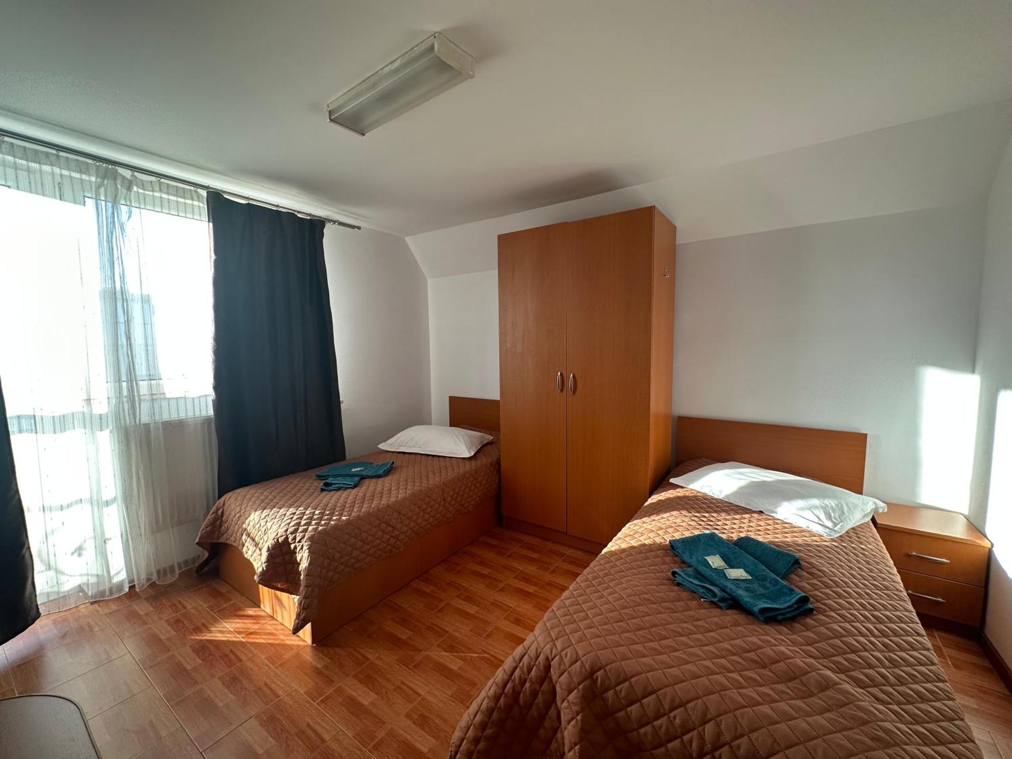 Casa Rustic Cazare بيتستِ المظهر الخارجي الصورة